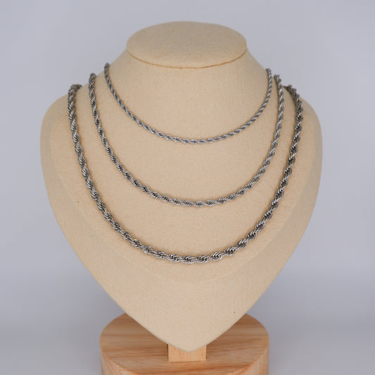 Colar Prateado Malha Entrelaçadas