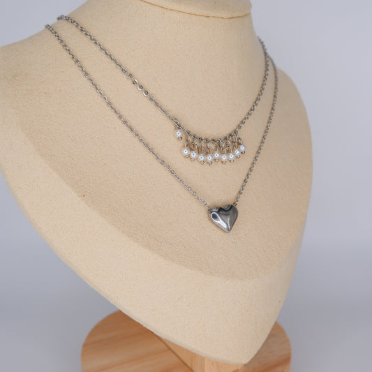 Colar Prateado Pérolas e Coração