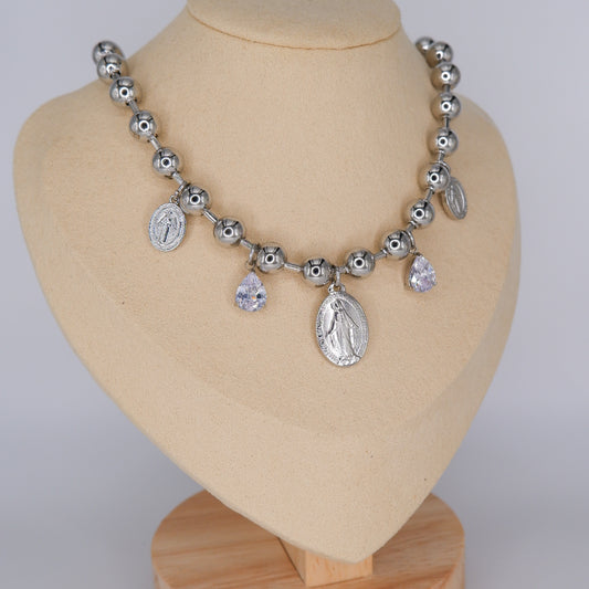 Colar Prateado Bolas com Pendentes