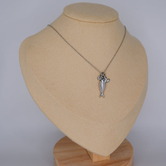 Colar Prateado Peixe com Brilhante