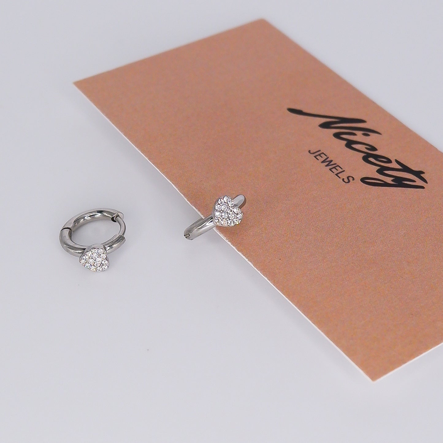 Argola Prateada Coração Brilhante