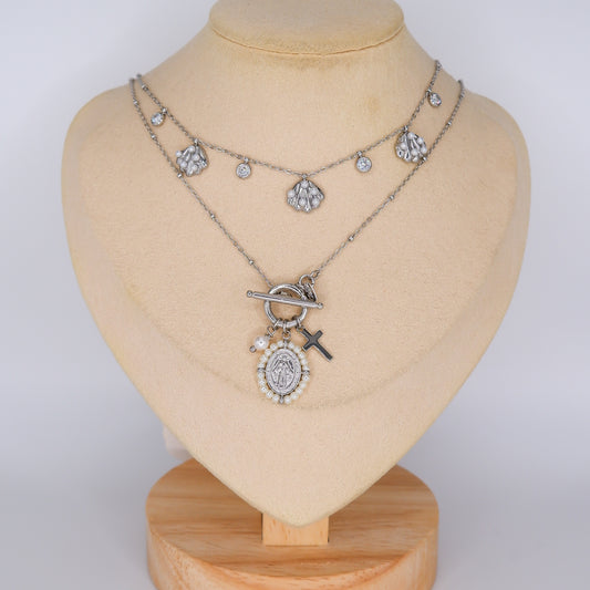 Colares Conchas e Medalha com Cruz