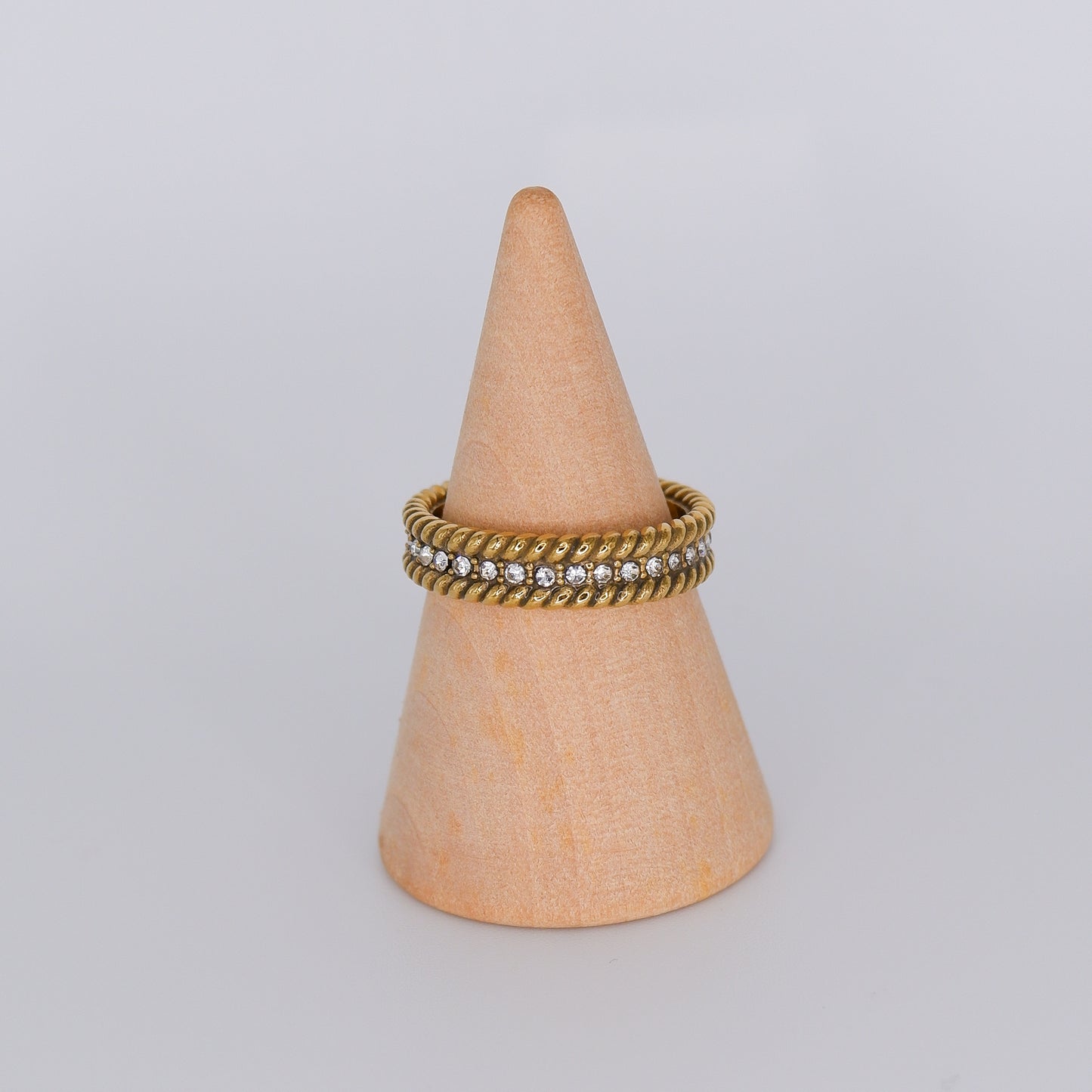Anel Dourado com Brilhantes