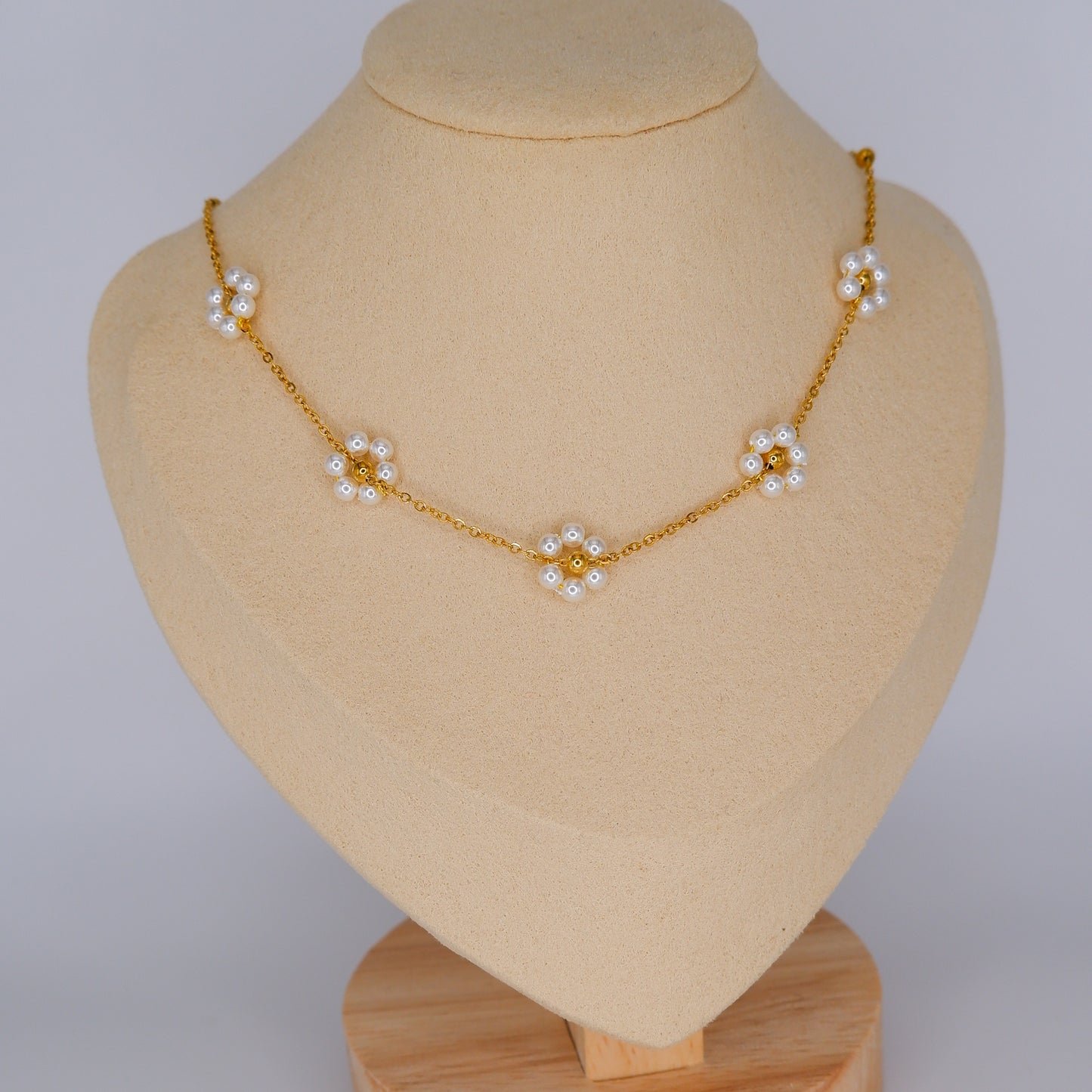 Colar Dourado Pérolas Flores