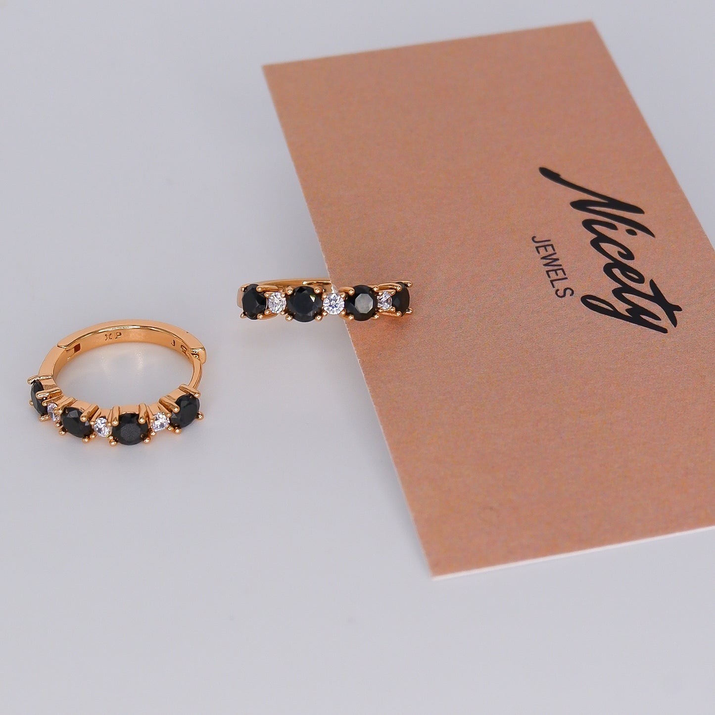 Argola Hipoalergénica Preta e Transparente