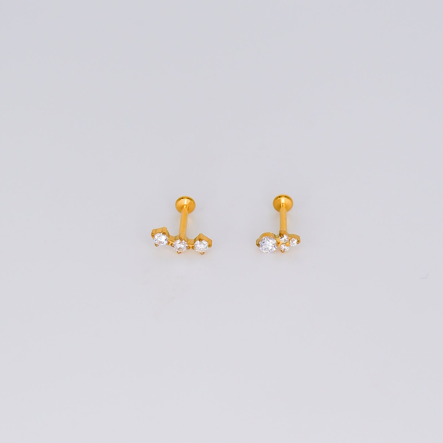Piercing Achatado Curvo e Flor com Brilho