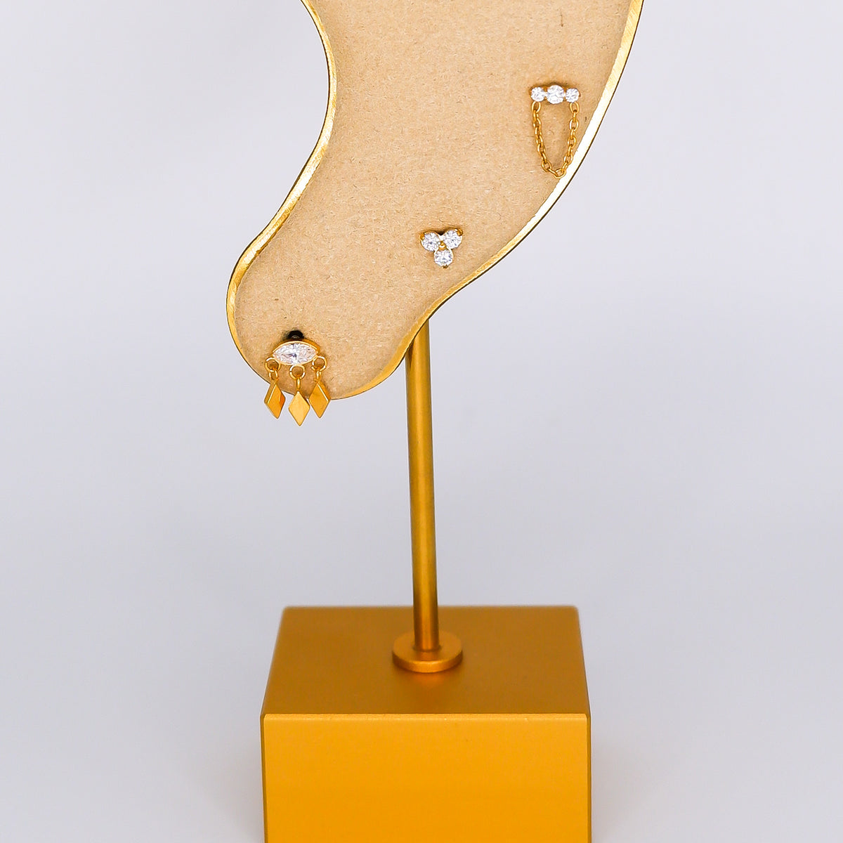 Piercing Achatado 3 Pendentes Losango, Flor e Corrente