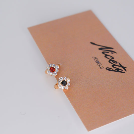 Mini Argolas 6,5mm Hipoalergénicas Flor Vermelha e Preta