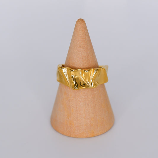 Anel Dourado Irregular