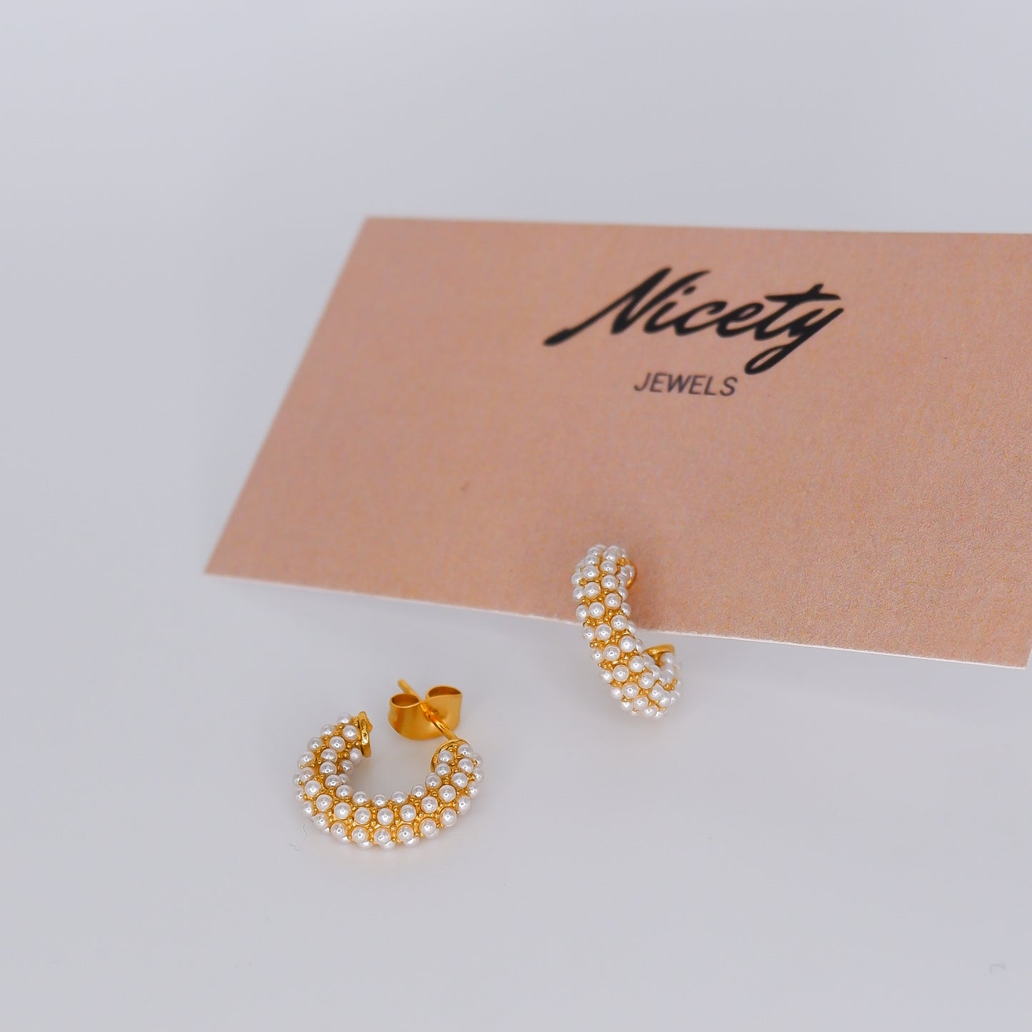 Argola Dourada com Pérolas