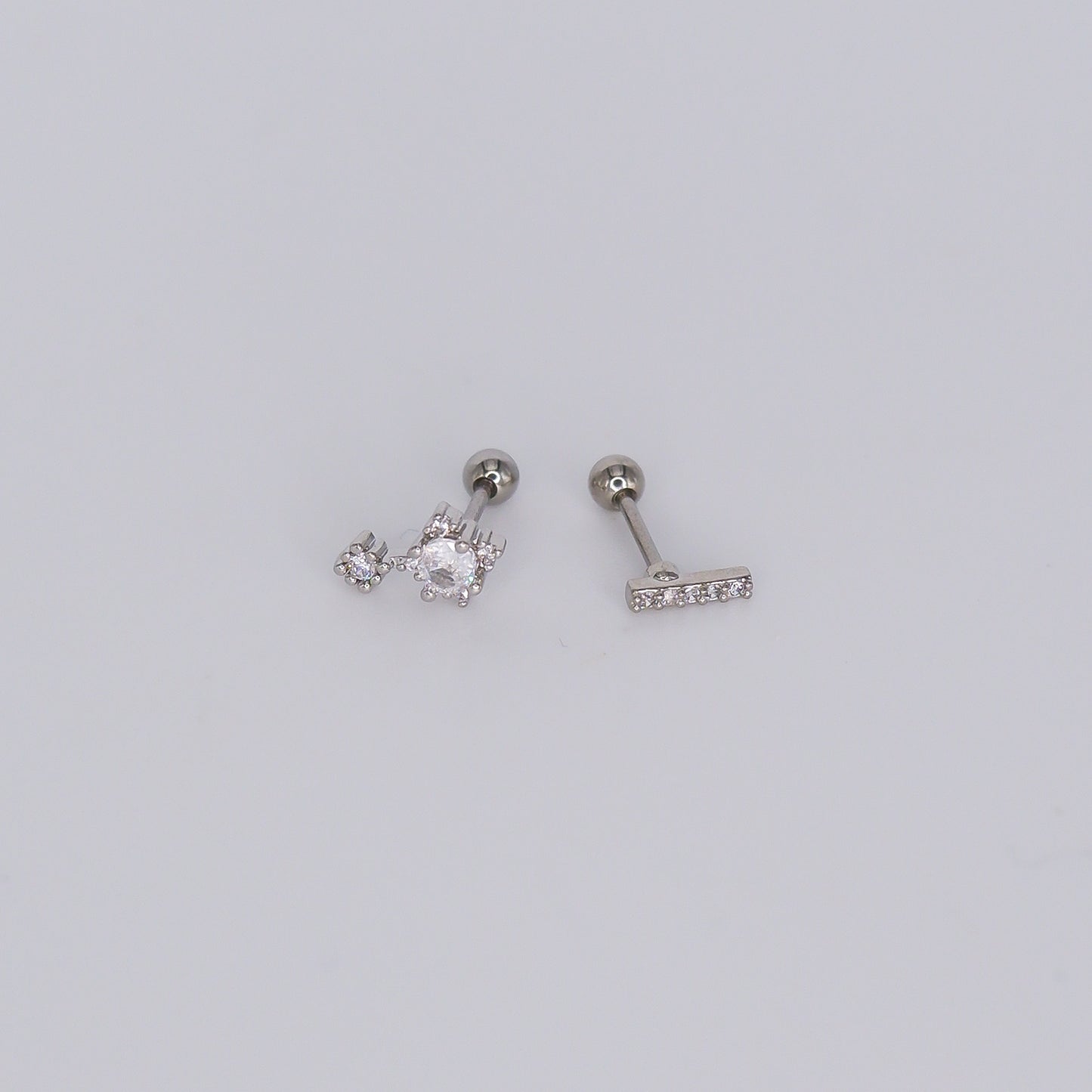 Piercing aperta atrás 2 brilhantes e Risco