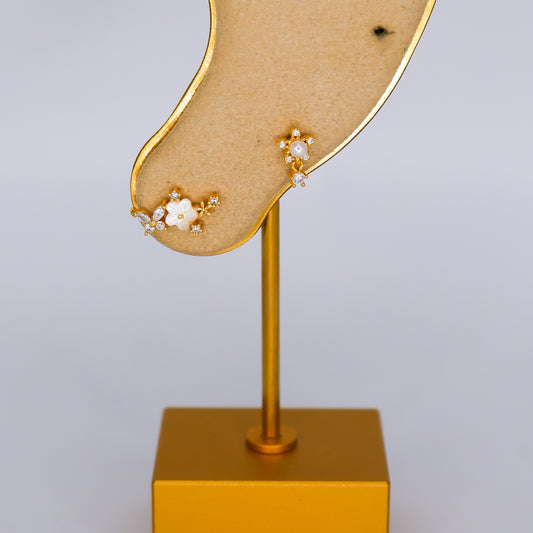 Piercing Bolinha Flor e Flor com Pérola Dourada