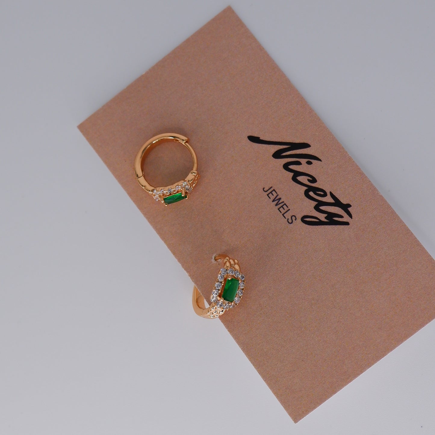 Argola Hipoalergénica Brilhantes Transparentes e Verde