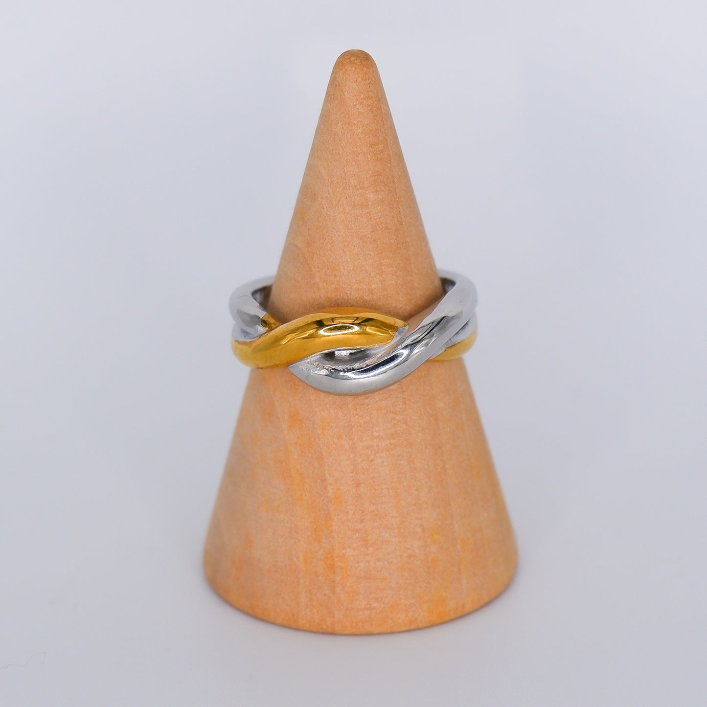 Anel Dourado e Prateado Entrelaçado