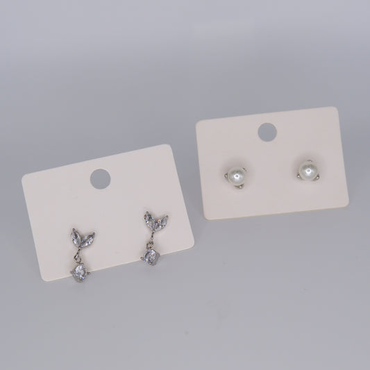 Brinco Espeto Prateado Brilhantes e Pérola