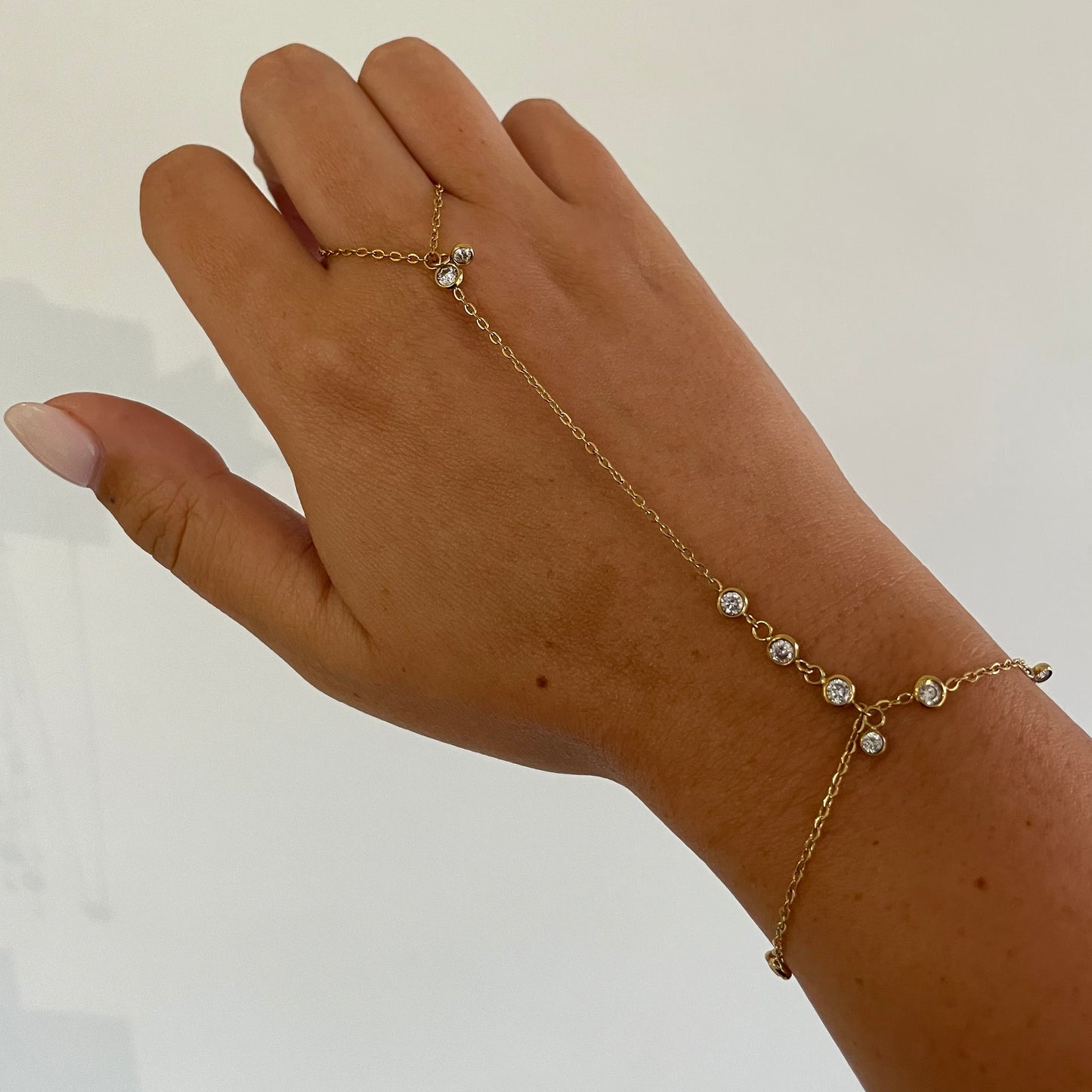 Pulseira Aço Inoxidável com Dedo Brilhos Pendentes