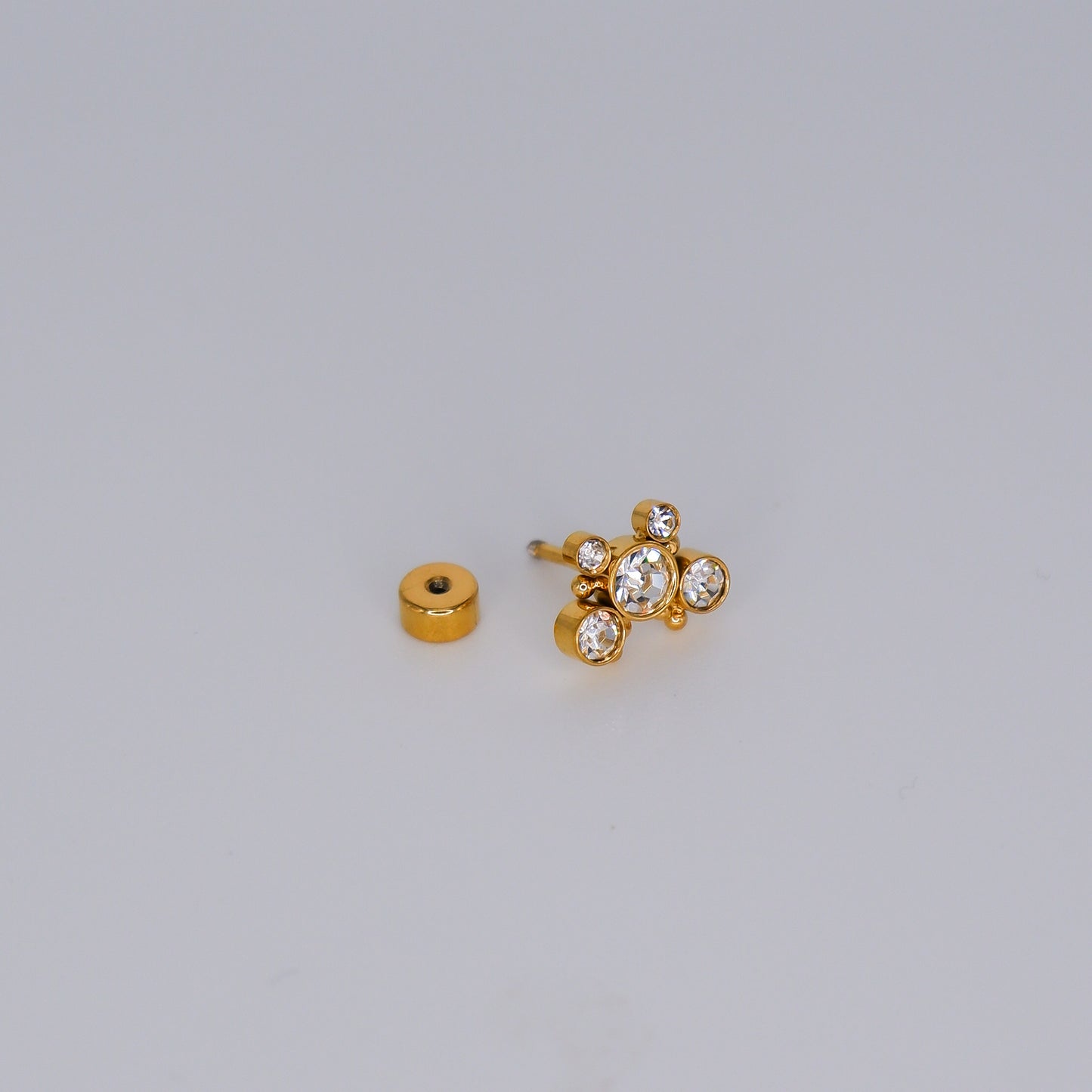 Piercing aperta atrás