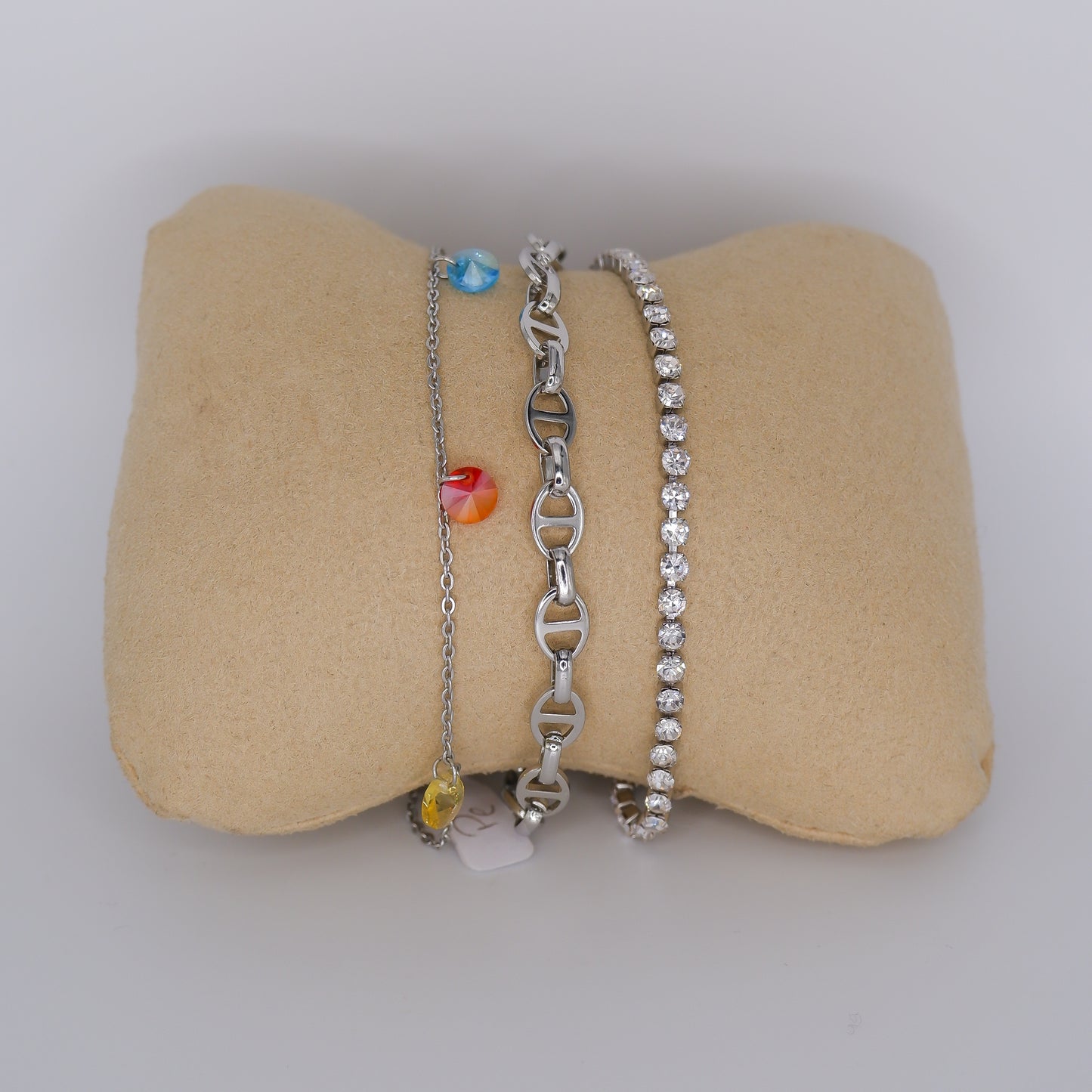 Pulseira Pé Prateada Colorida, Malha e Brilhantes