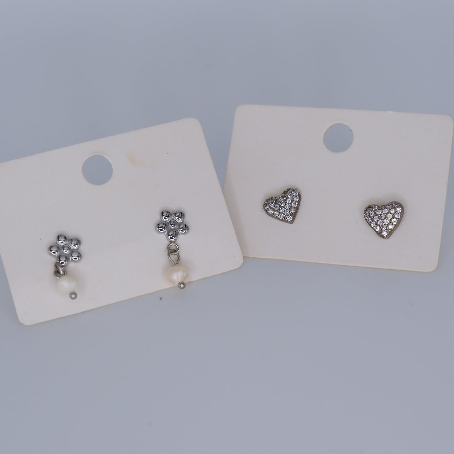 Brinco Espeto Prateado Flor e Coração