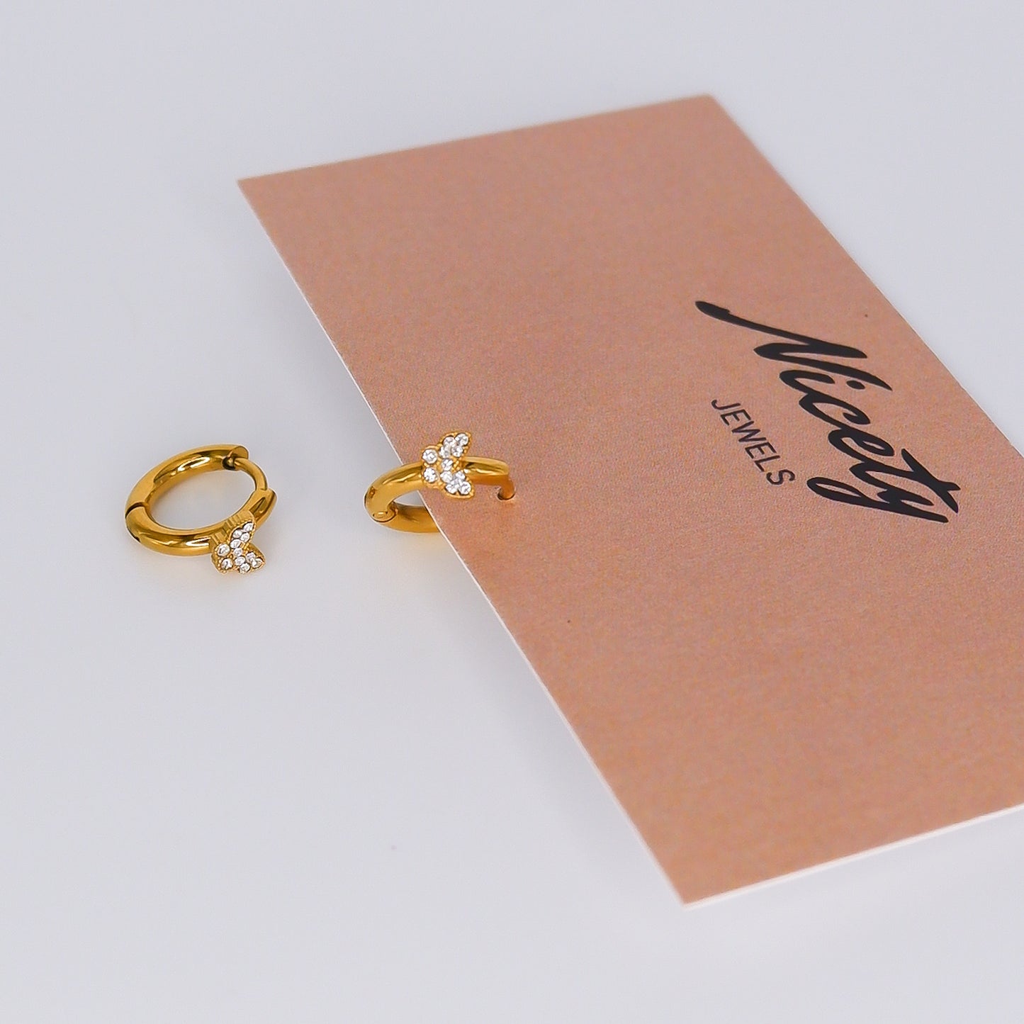 Argola Dourada Básicas com Borboleta