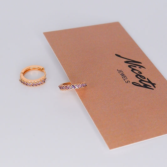 Argola Hipoalergénica Brilhantes Risquinhos Lilás