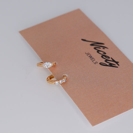 Mini Argolas 7,5mm Hipoalergénicas Oval e 3 Brilhantes
