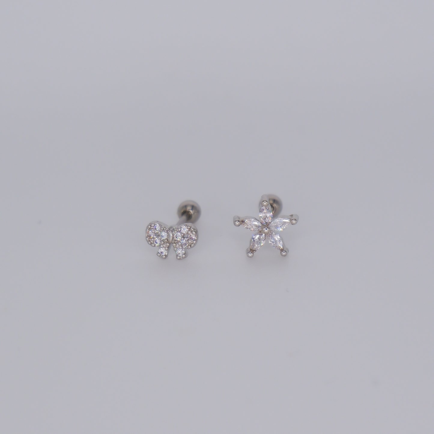 Piercing Bolinha Aço Inoxidável Prateado Laço e Flor