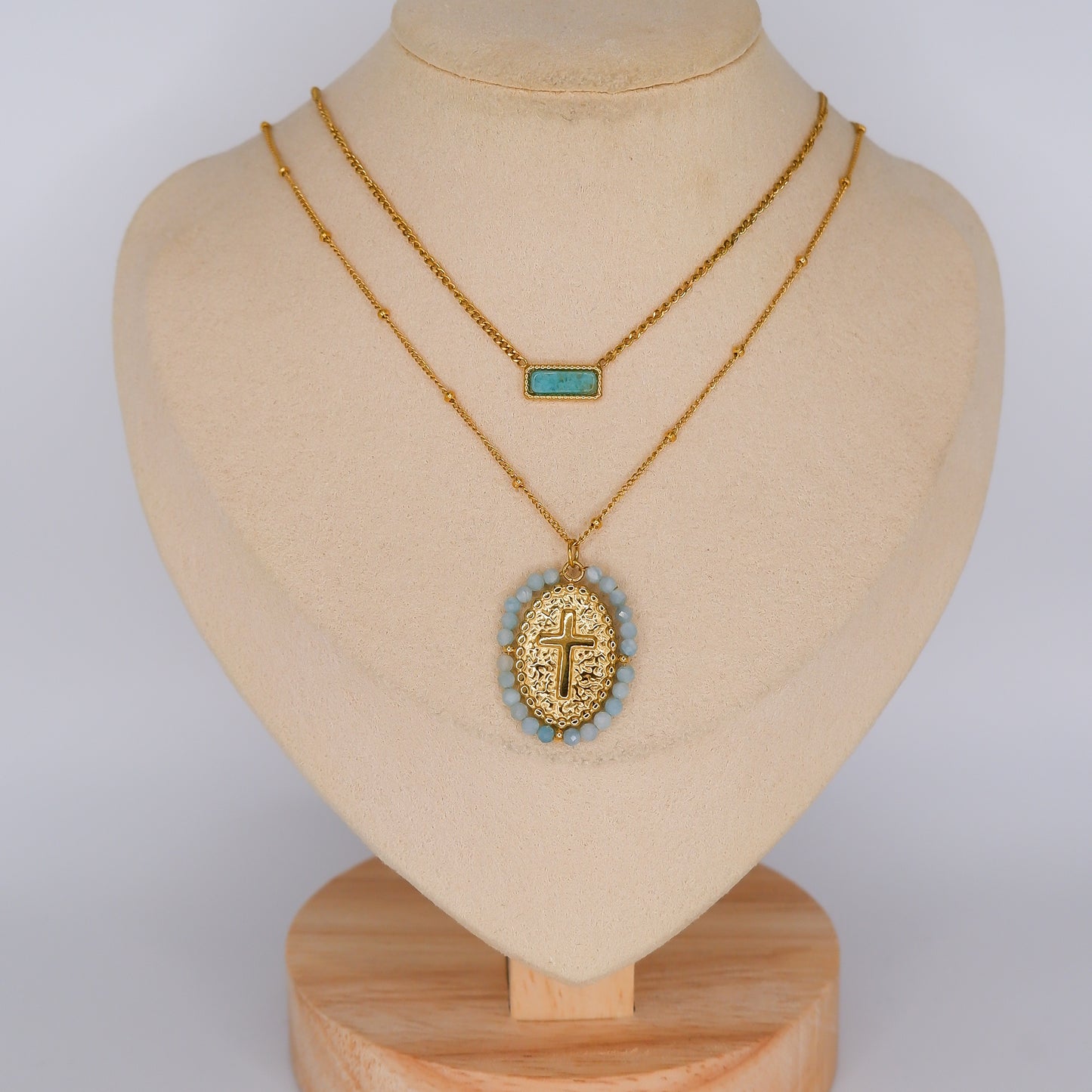 Colares Medalha com Cruz e Brilho Azul