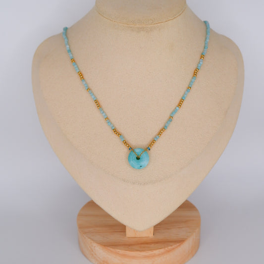 Colar Miçangas Azuis com Pendente Azul