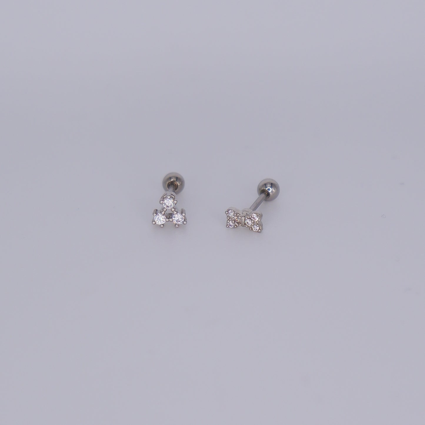 Piercing Bolinha Aço Inoxidável Prateado 3 brilhantes e Laço