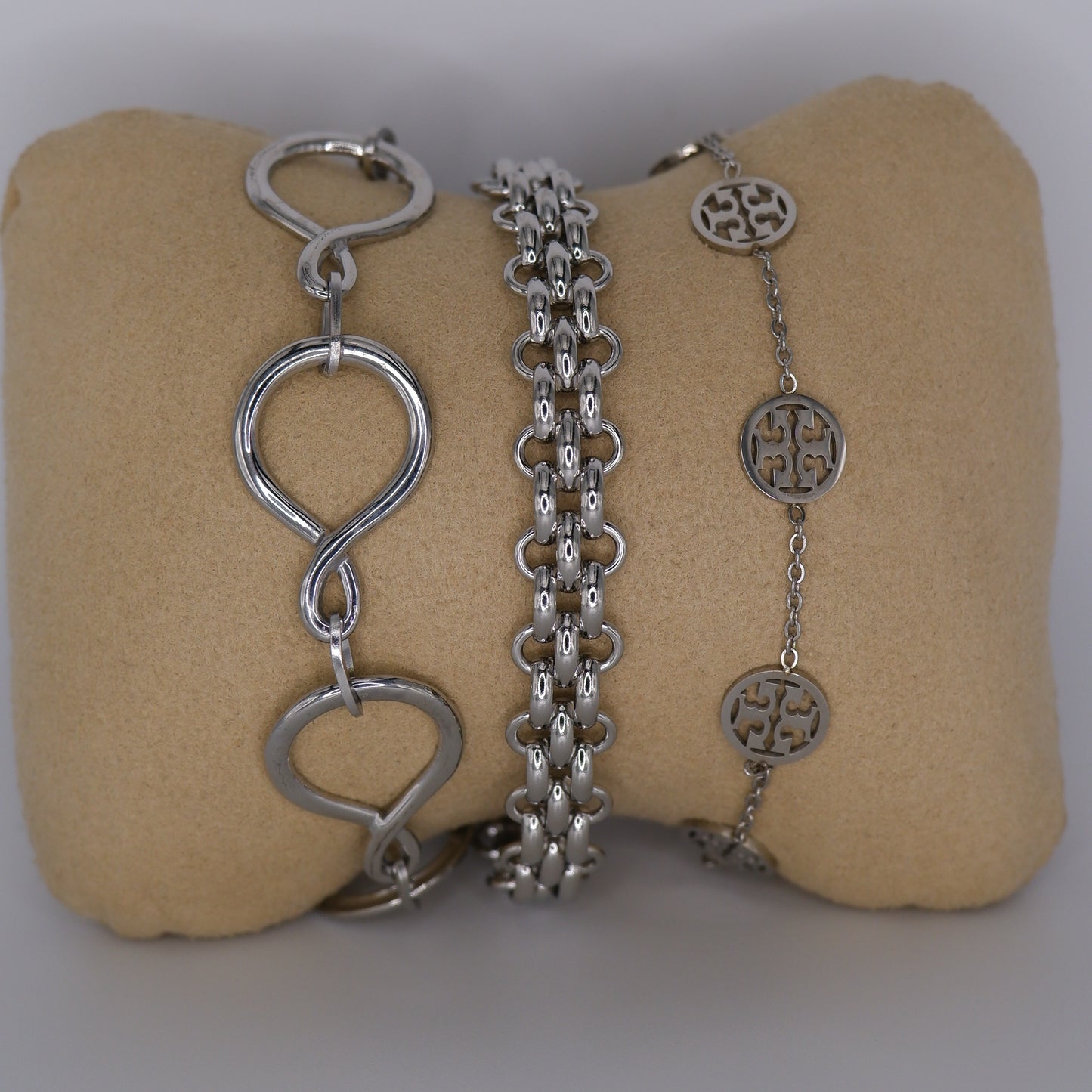 Pulseira Prateada Malhas e Medalhas