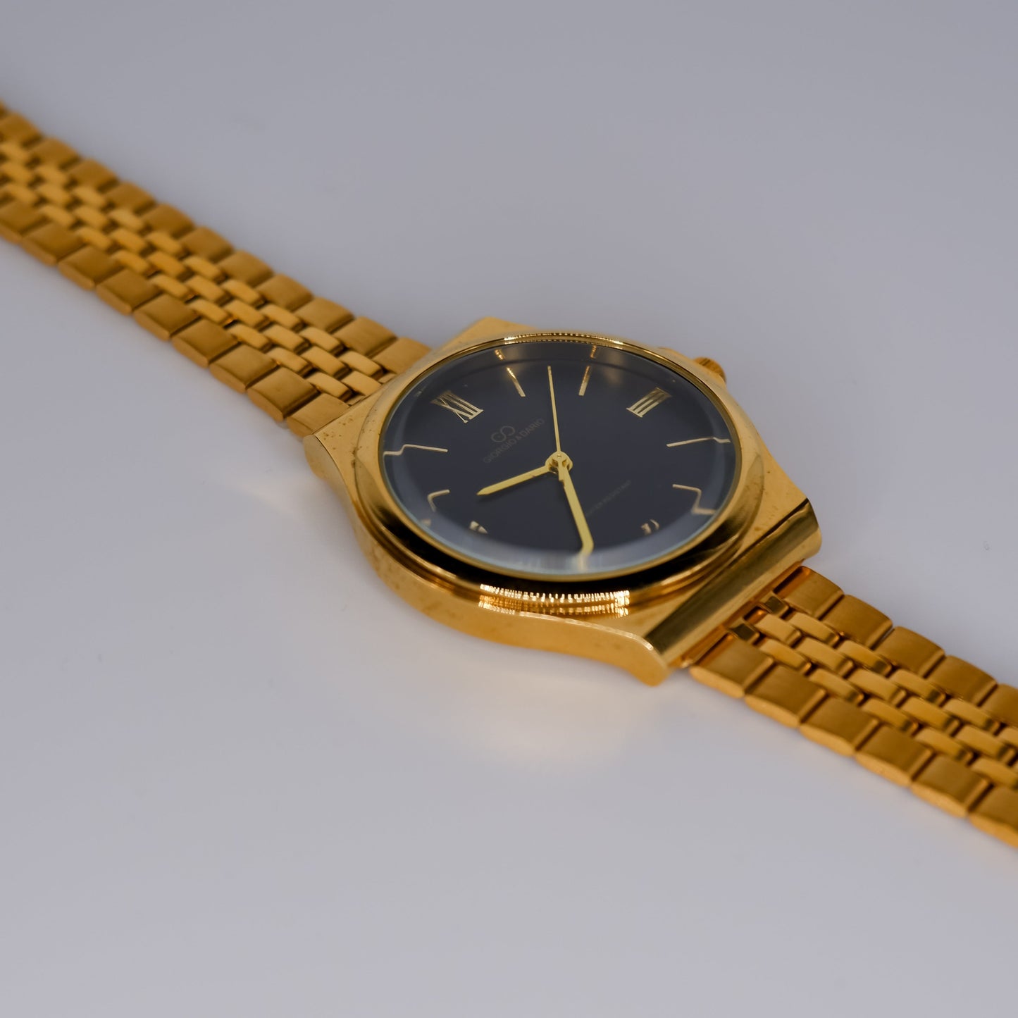 Relógio fundo preto