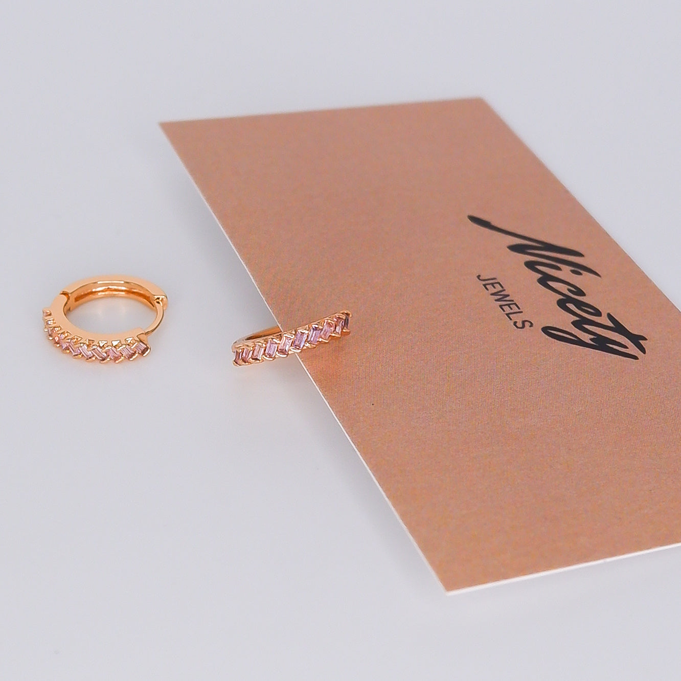 Argola Hipoalergénica Brilhantes Risquinhos Rosa