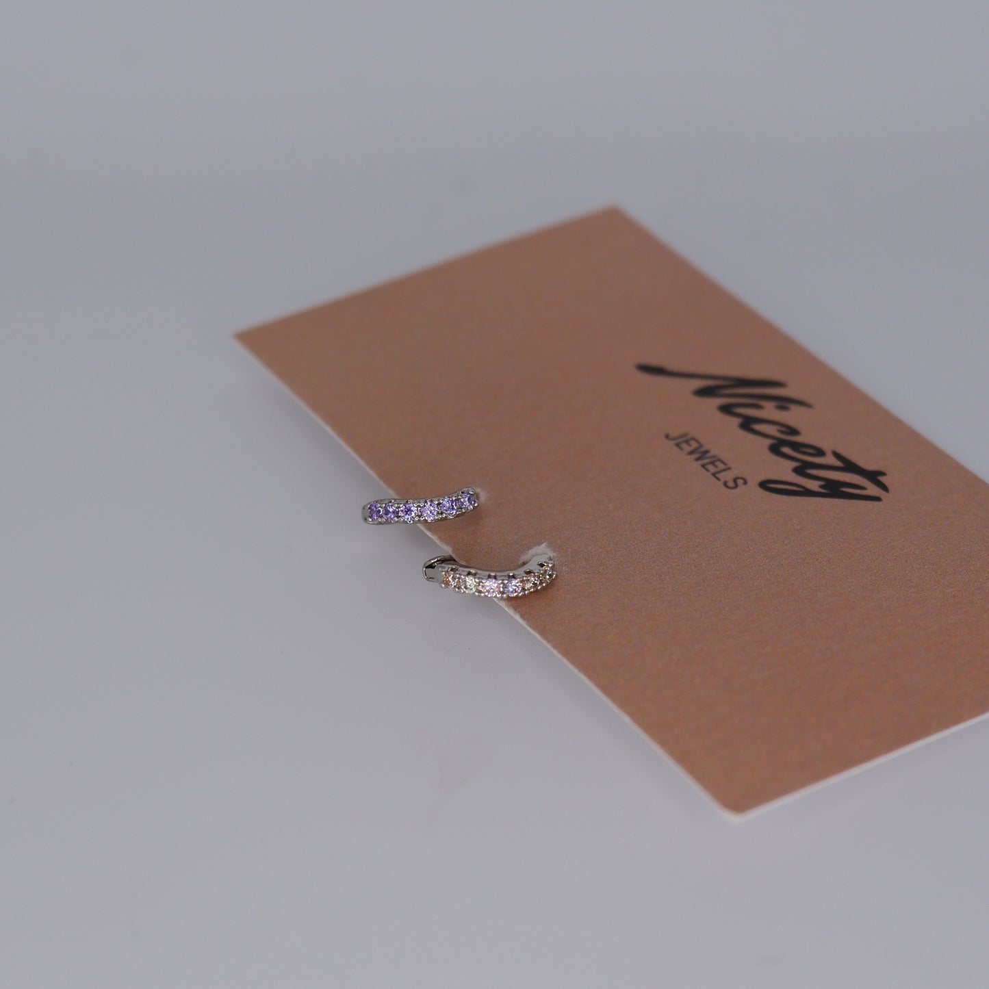 Mini Argolas 7,5mm Hipoalergénicas Prateadas Torta Lilás e Tons Pastel
