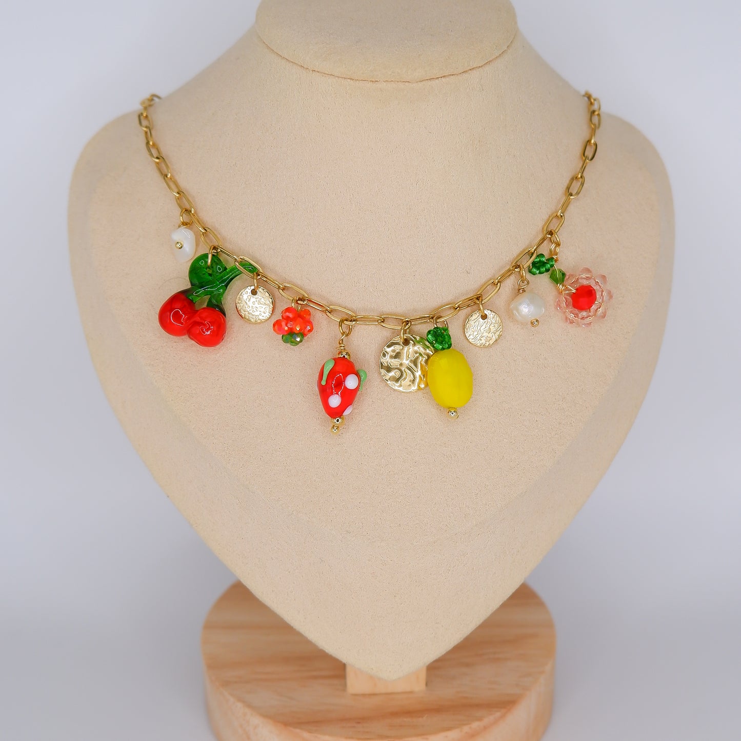Colar com Frutas