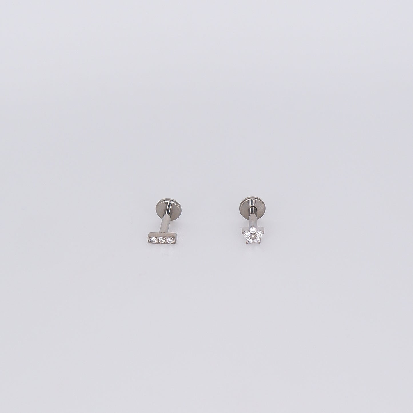 Piercing Achatado Flor e Risco