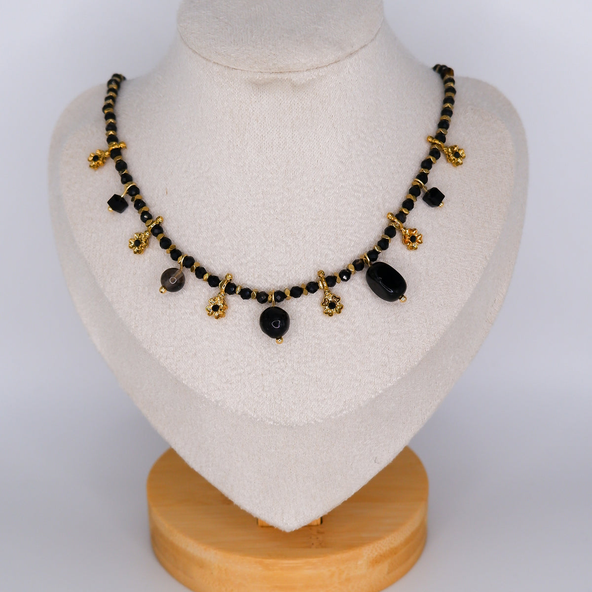 Colar Pendentes Pretos