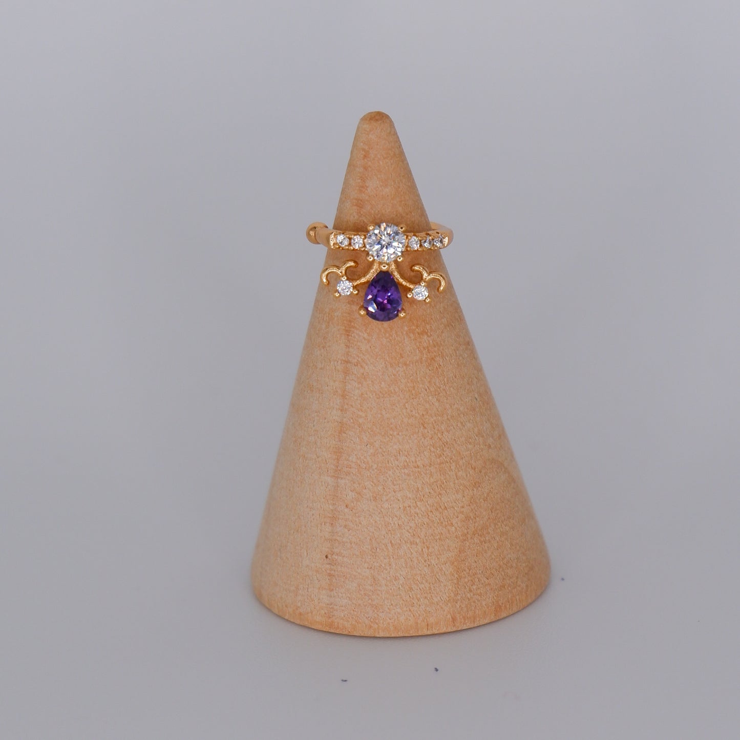 Earcuff Hipoalergénica Brilhante Lilás