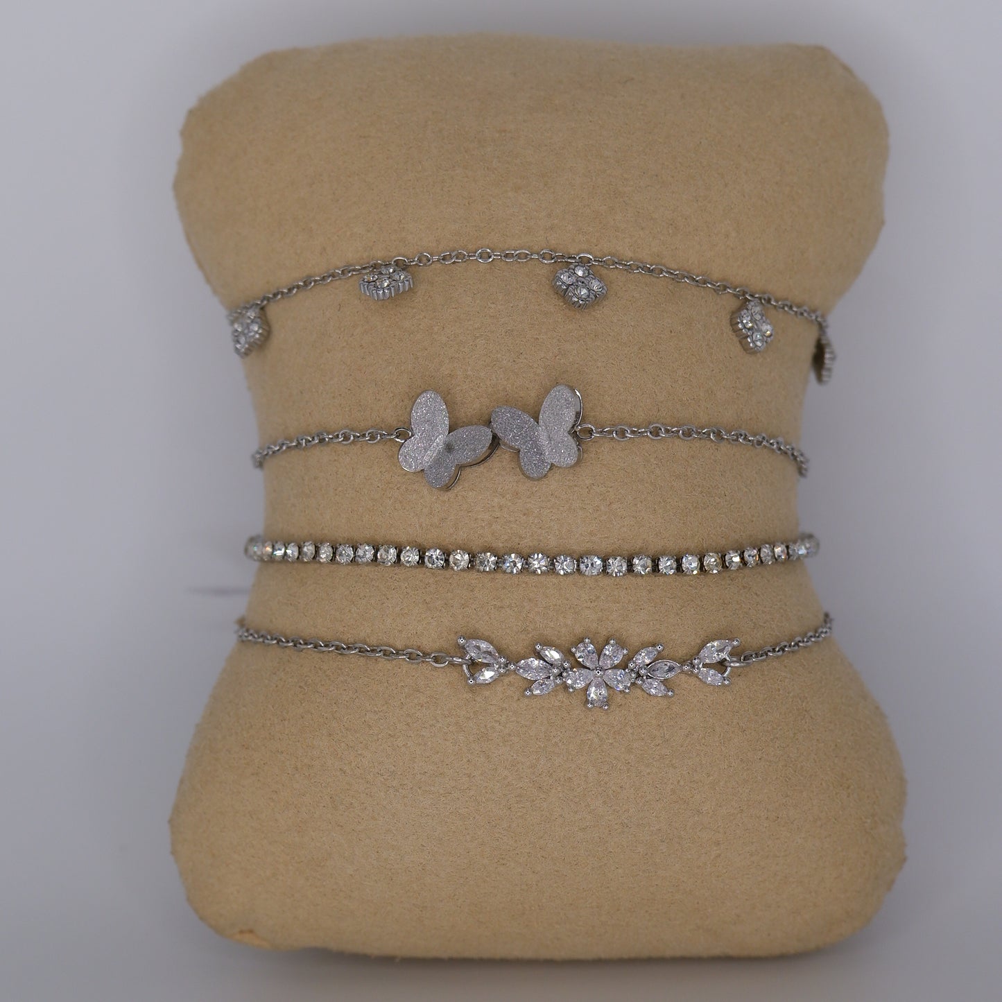 Pulseira Prateada Flores, Borboletas e Riviera