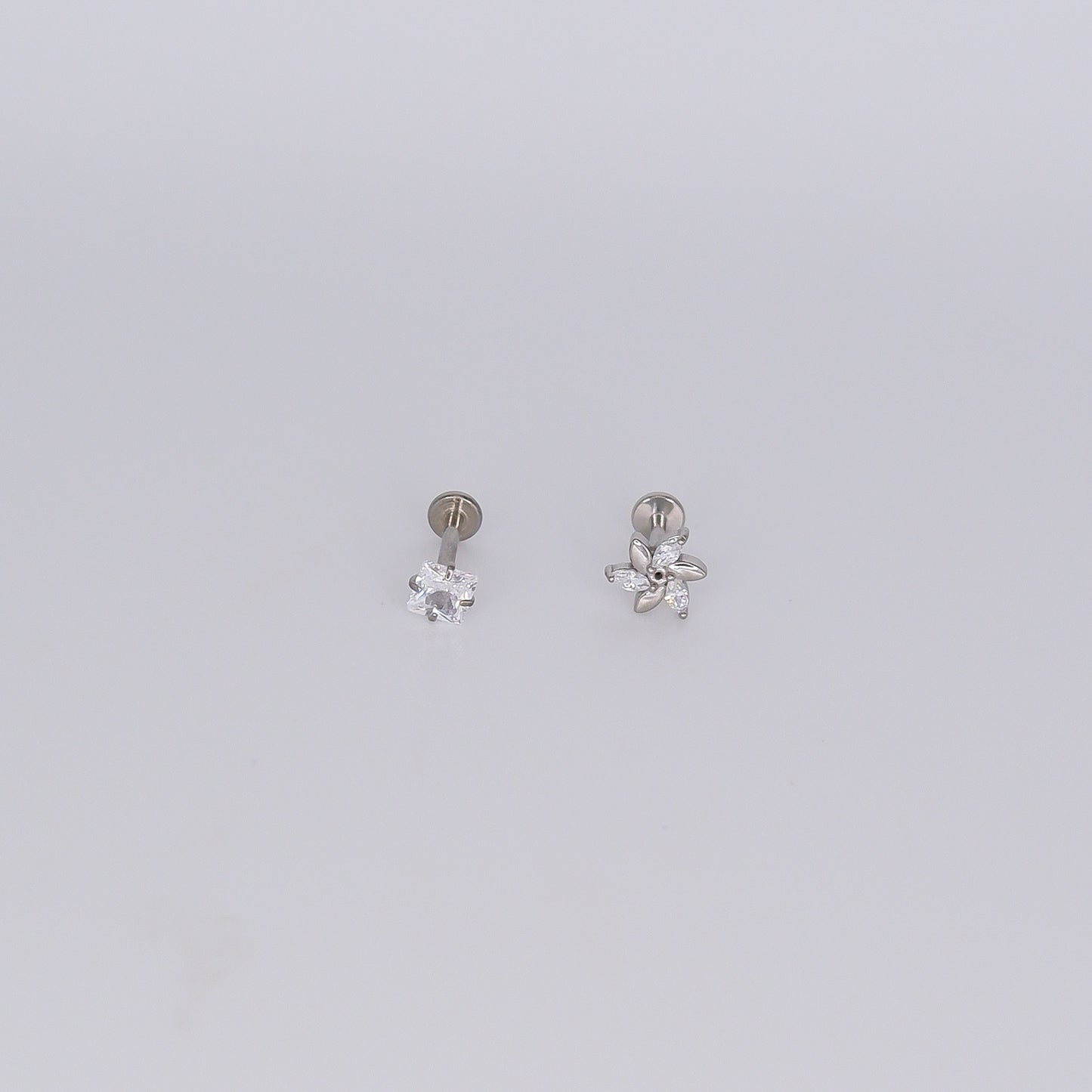 Piercing Achatado Quadrado e Flor