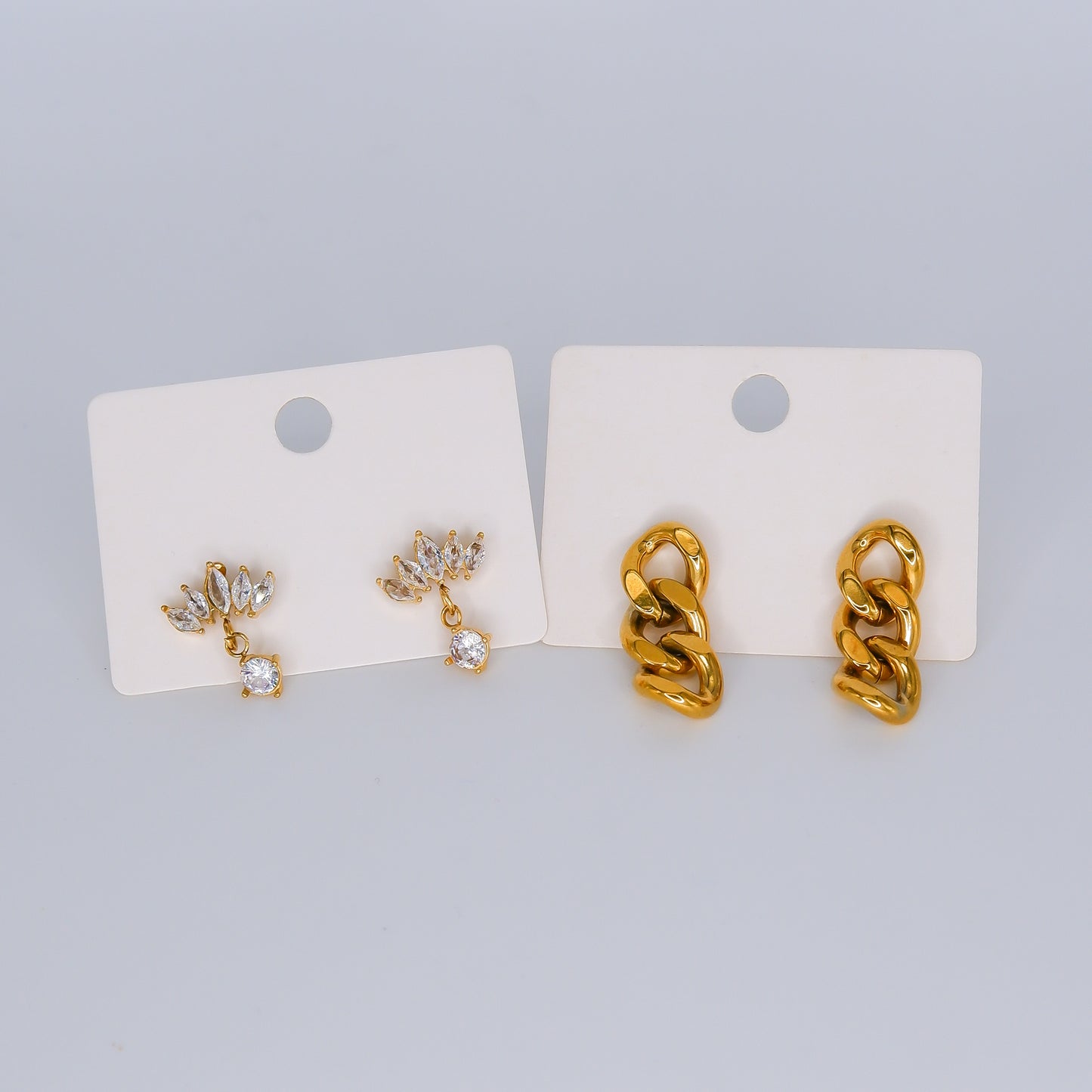 Brinco de Espeto Flor com Pendente e Corrente