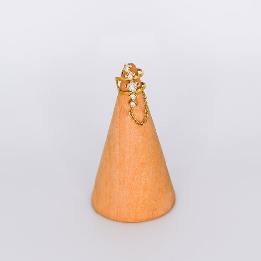 Earcuff Brilhos Compridos com Corrente