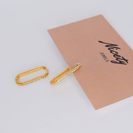 Argola Dourada Oval Fina com Brilhantes