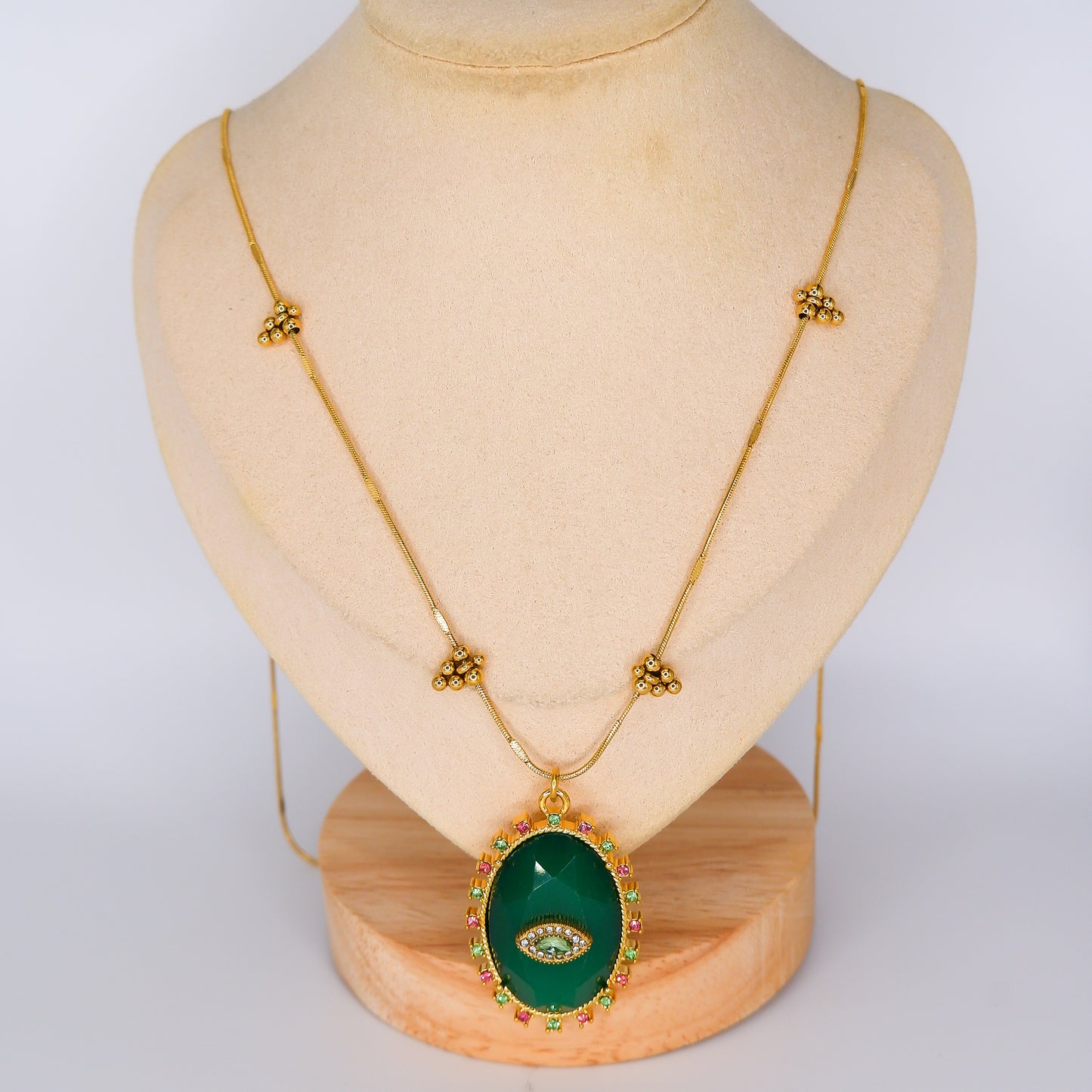 Colar Medalha Verde com Olho