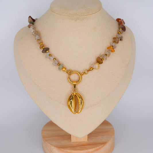 Colar de Pedras com Concha Pendente