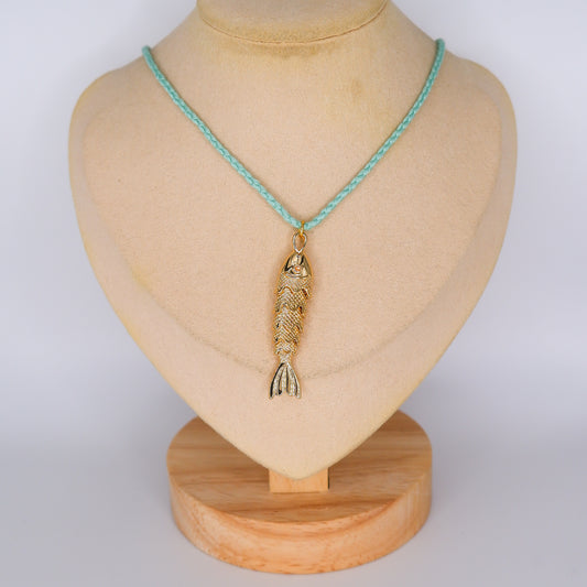 Colar Fio Azul com Peixe