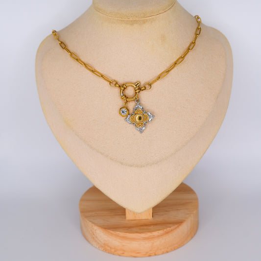 Colar Dourado com Pendentes Floridos