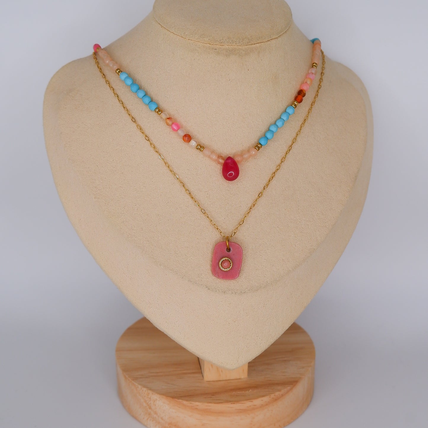 Colares Pedra Rosa Pendente e Miçangas Multicolor