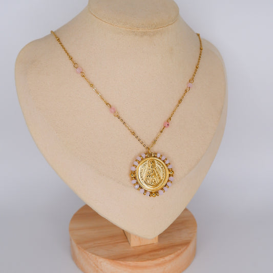Colar Medalha com Miçangas Rosa