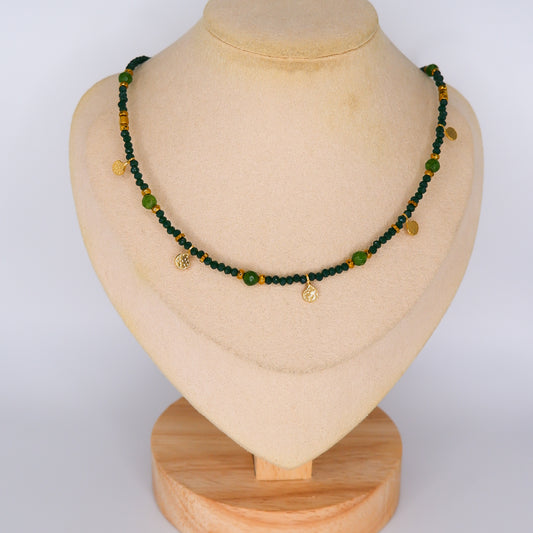 Colar Missangas Verdes com Mini-Medalhas